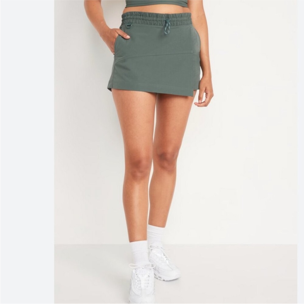 Old Navy High-Waisted StretchTech Water-Repellent Wrap-Effect Skort